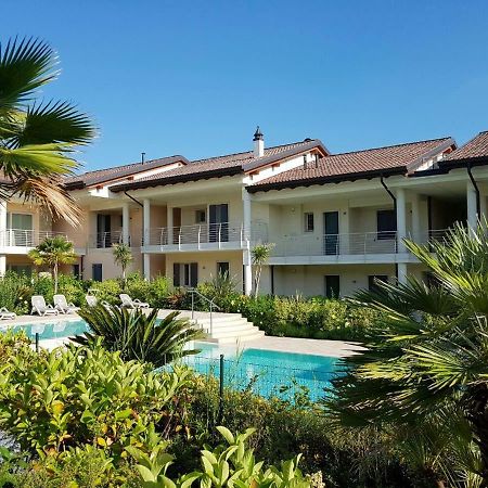 Luxury Apartments Beauty Gardens Sirmione Bagian luar foto