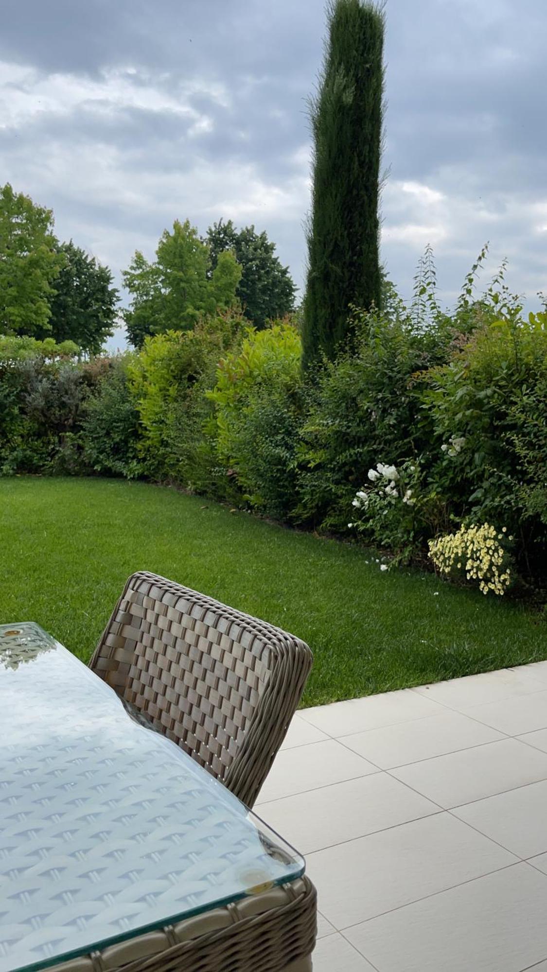Luxury Apartments Beauty Gardens Sirmione Bagian luar foto