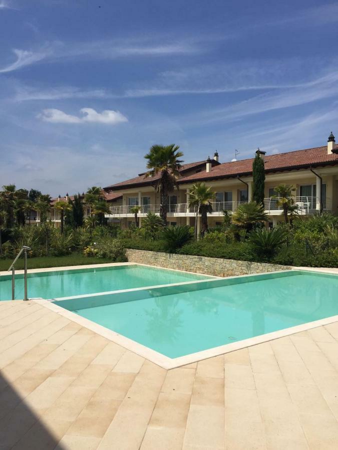 Luxury Apartments Beauty Gardens Sirmione Bagian luar foto