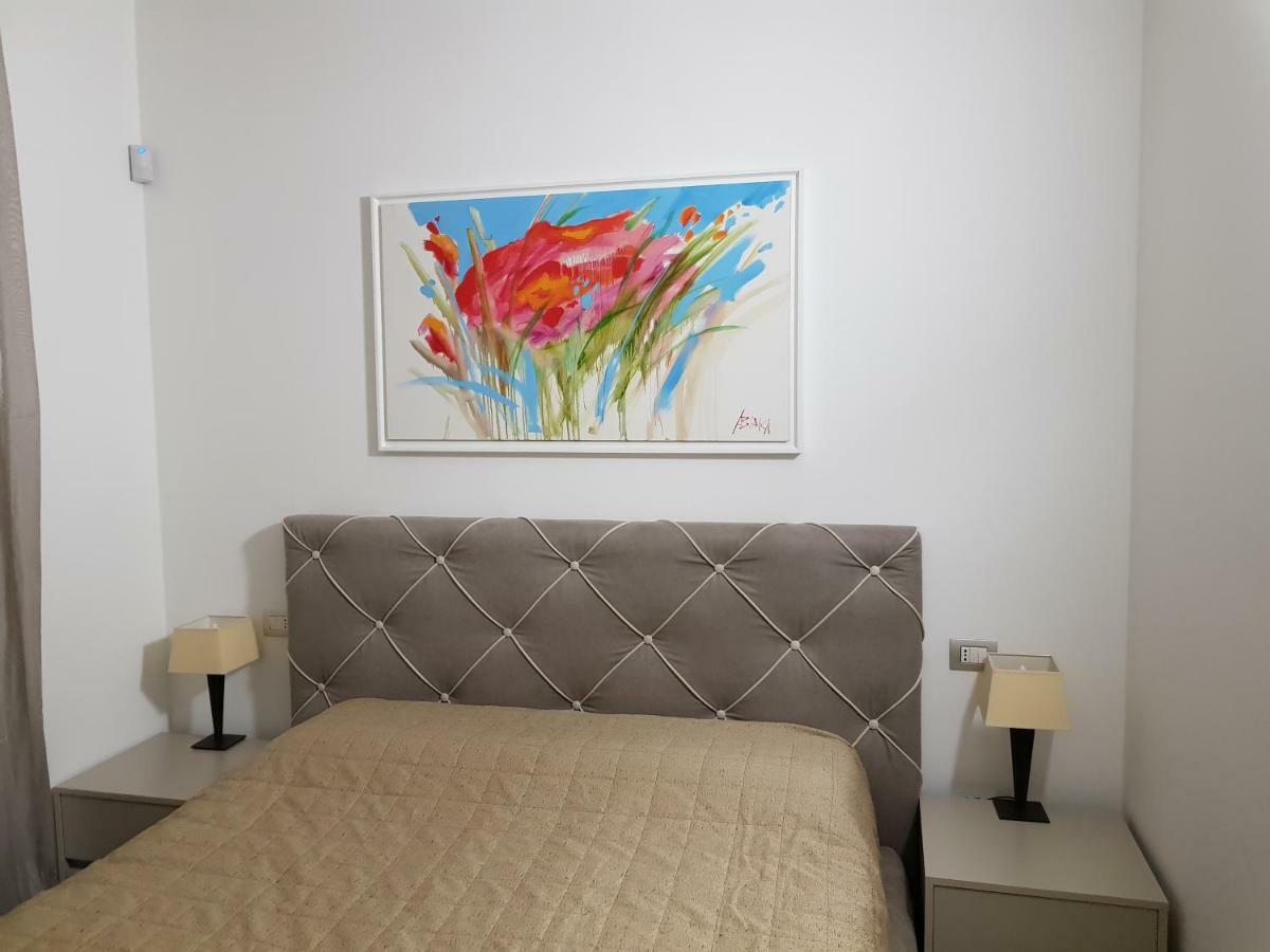 Luxury Apartments Beauty Gardens Sirmione Bagian luar foto