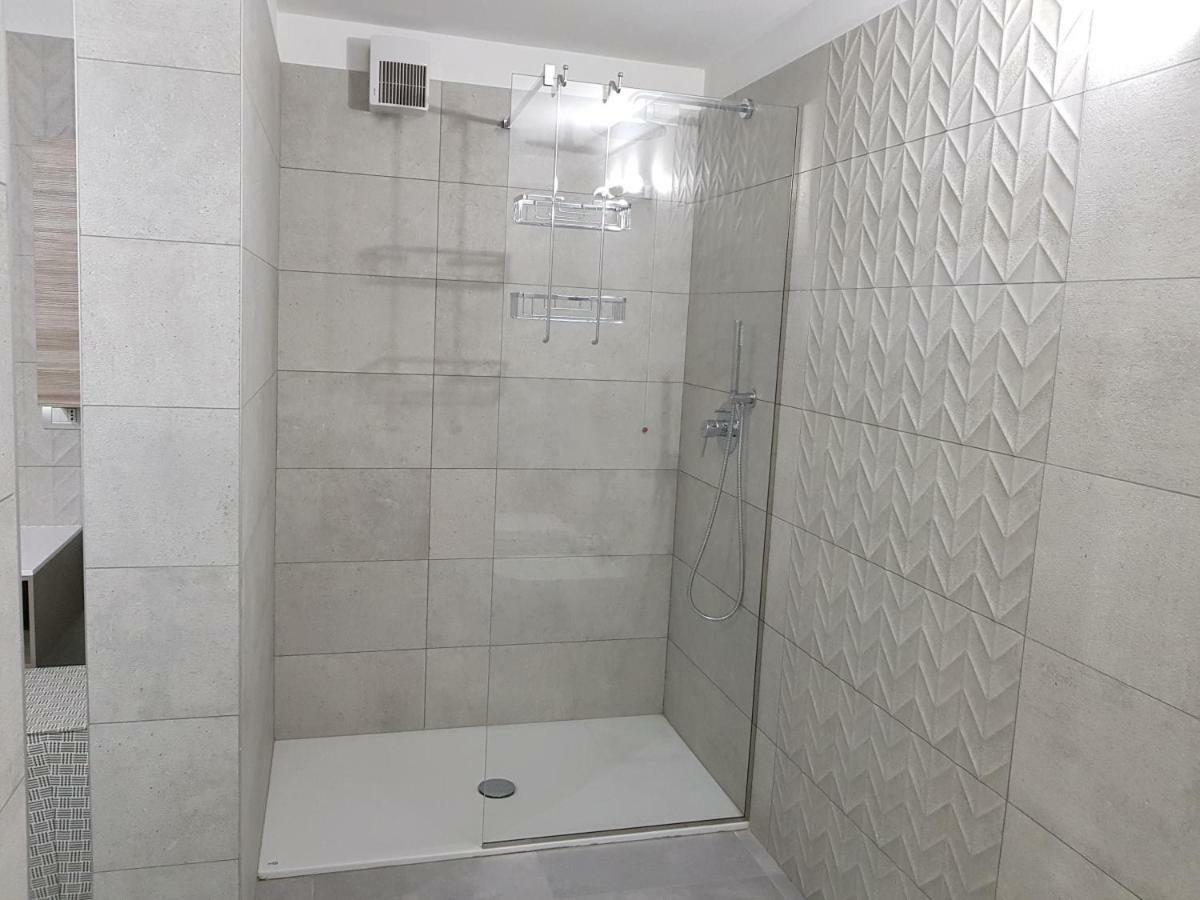 Luxury Apartments Beauty Gardens Sirmione Bagian luar foto