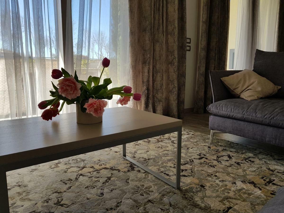 Luxury Apartments Beauty Gardens Sirmione Bagian luar foto