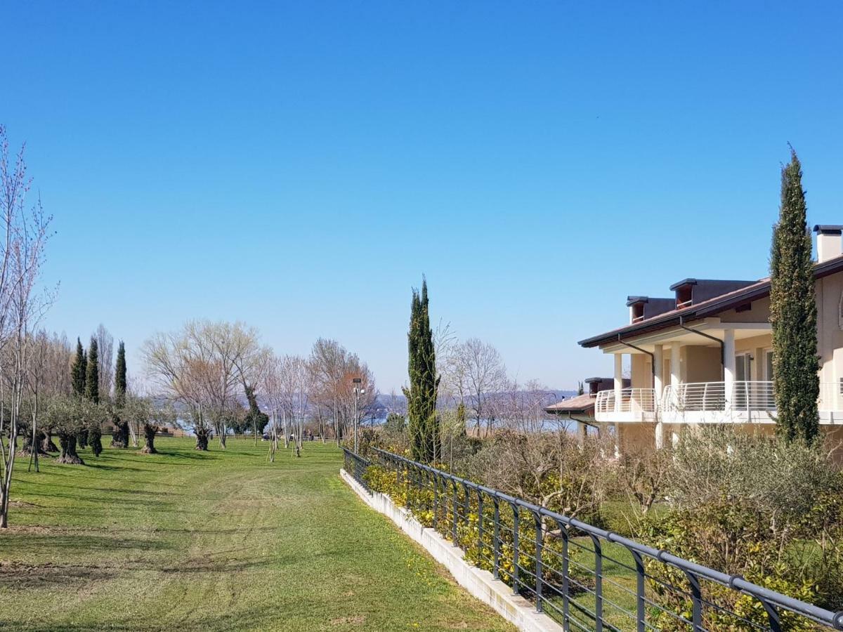 Luxury Apartments Beauty Gardens Sirmione Bagian luar foto