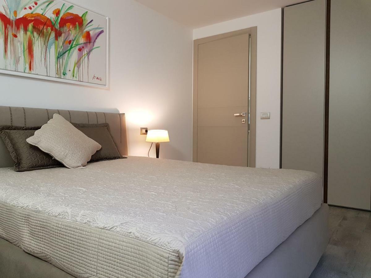 Luxury Apartments Beauty Gardens Sirmione Bagian luar foto