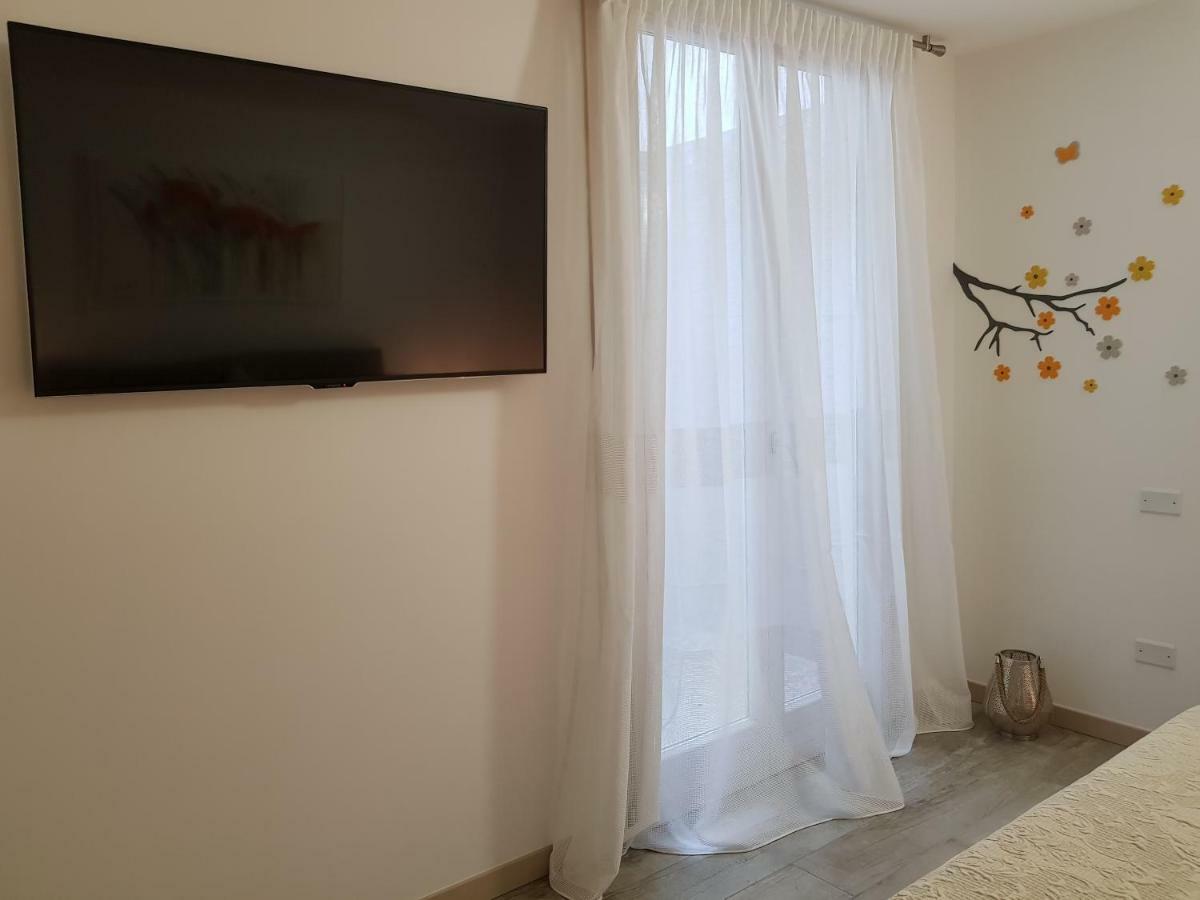 Luxury Apartments Beauty Gardens Sirmione Bagian luar foto