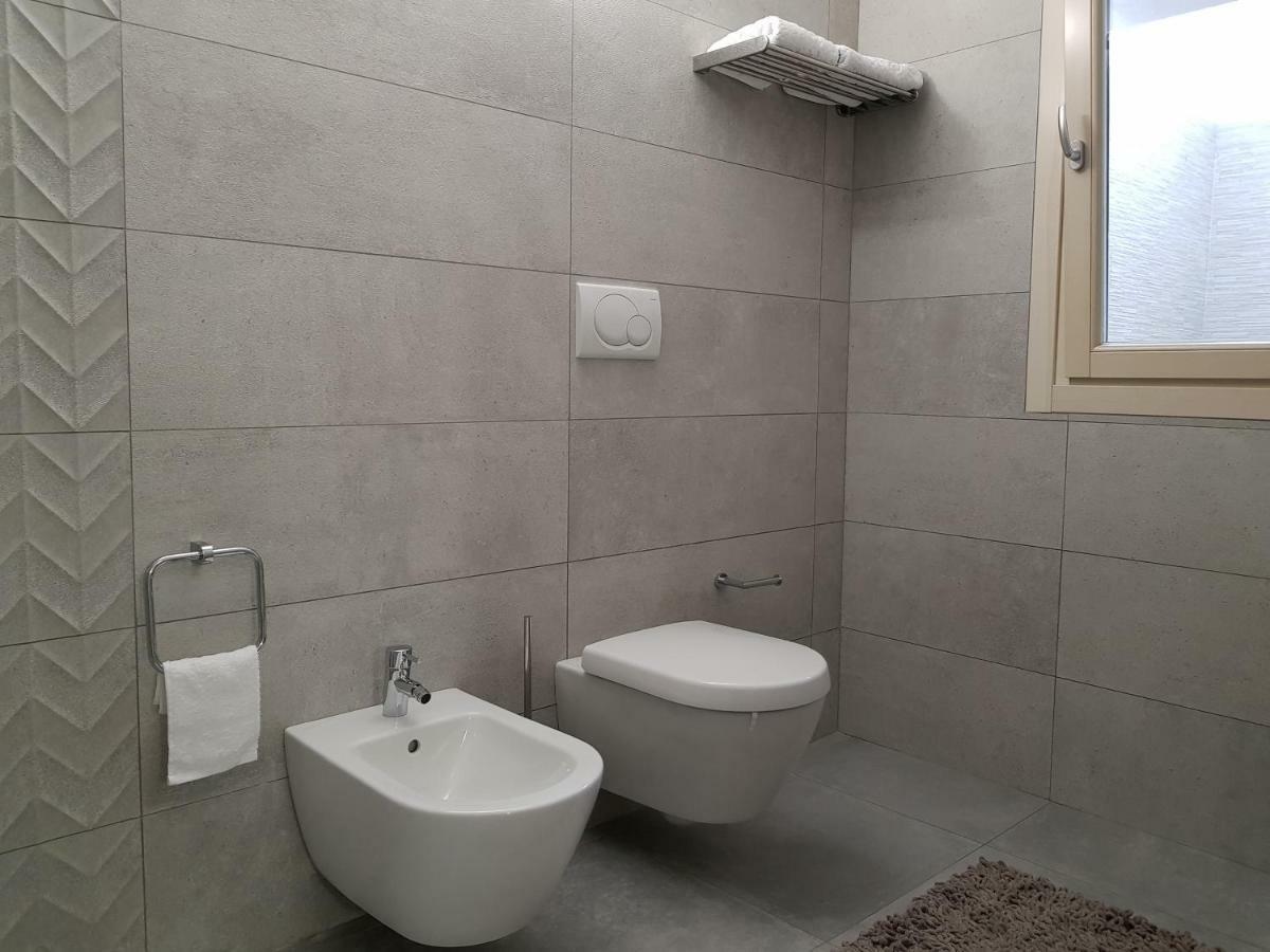 Luxury Apartments Beauty Gardens Sirmione Bagian luar foto
