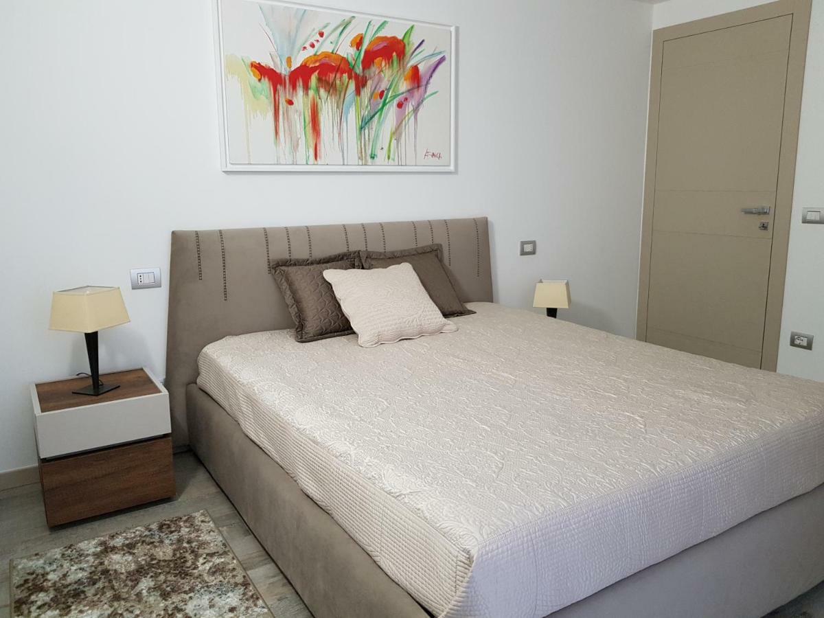 Luxury Apartments Beauty Gardens Sirmione Bagian luar foto
