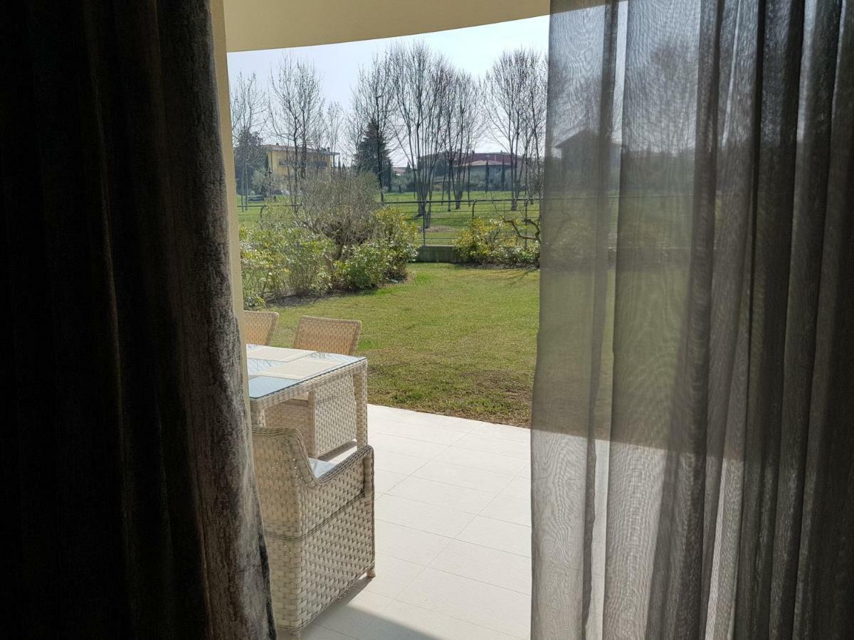 Luxury Apartments Beauty Gardens Sirmione Bagian luar foto