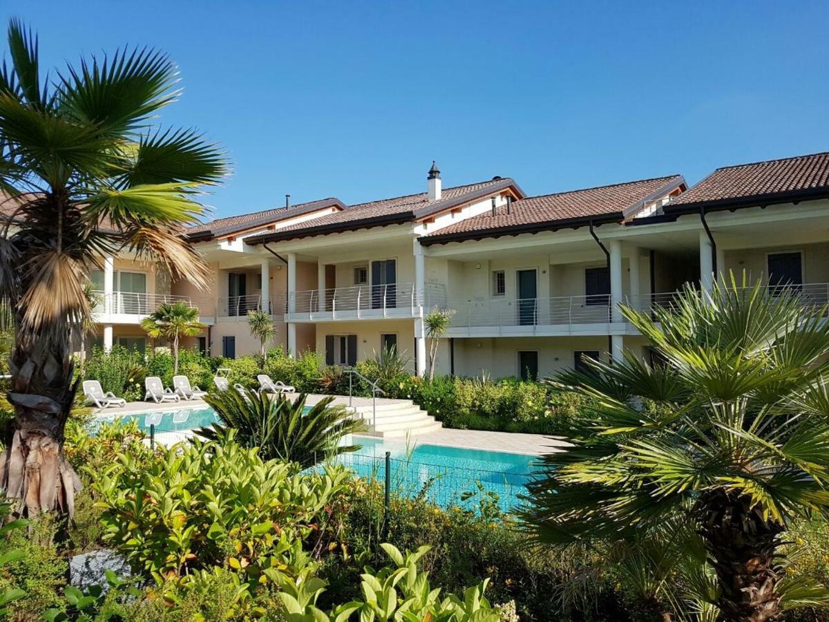 Luxury Apartments Beauty Gardens Sirmione Bagian luar foto