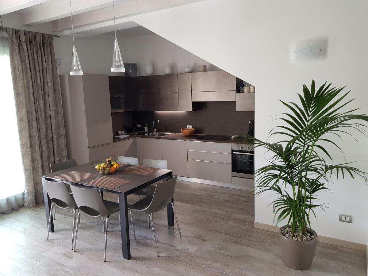 Luxury Apartments Beauty Gardens Sirmione Bagian luar foto